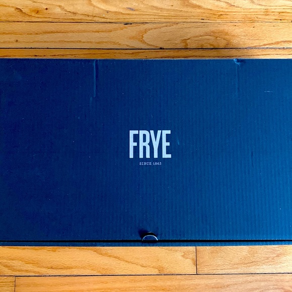 NEW: Frye Melissa Button Boot, size 8.5 in Mahogany. - Picture 3 of 5